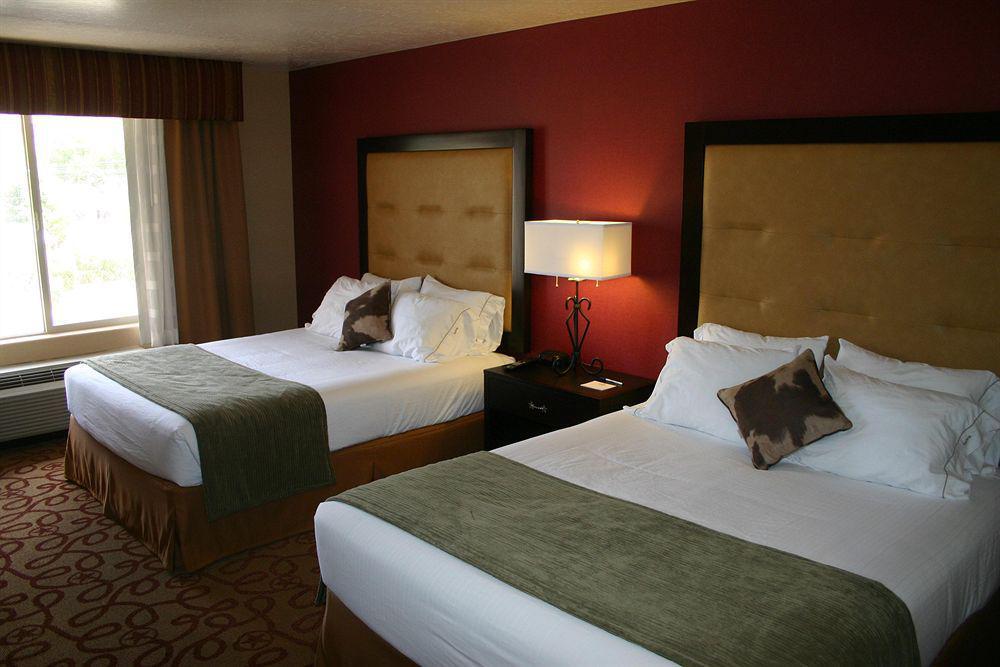 فندق فندق وأجنحة هوليداي إن إكسبريس كاناب الغرفة الصورة